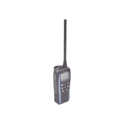 Radio portátil marino color azul metálico, 5 W de potencia RF, 0.5 W de salida de audio, flotante, sumergible IPX7, Tx: 156.025-157.425MHz, Rx: 156.050-163.275MHz , incluye batería de 1500mAh, cargador, antena clip y correa de mano